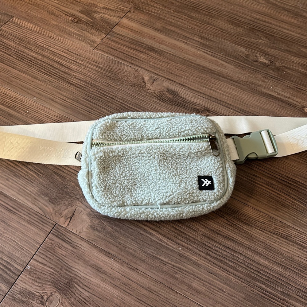 Thread Wallet Sherpa Belt Bag Set